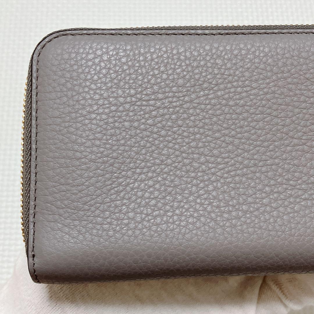 未使用　Chloe クロエ　レザーラウンドジップ長財布『C』チャーム　グレー
