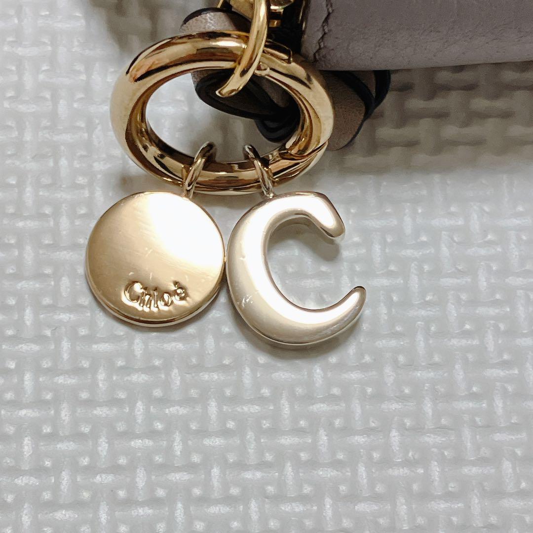 未使用　Chloe クロエ　レザーラウンドジップ長財布『C』チャーム　グレー