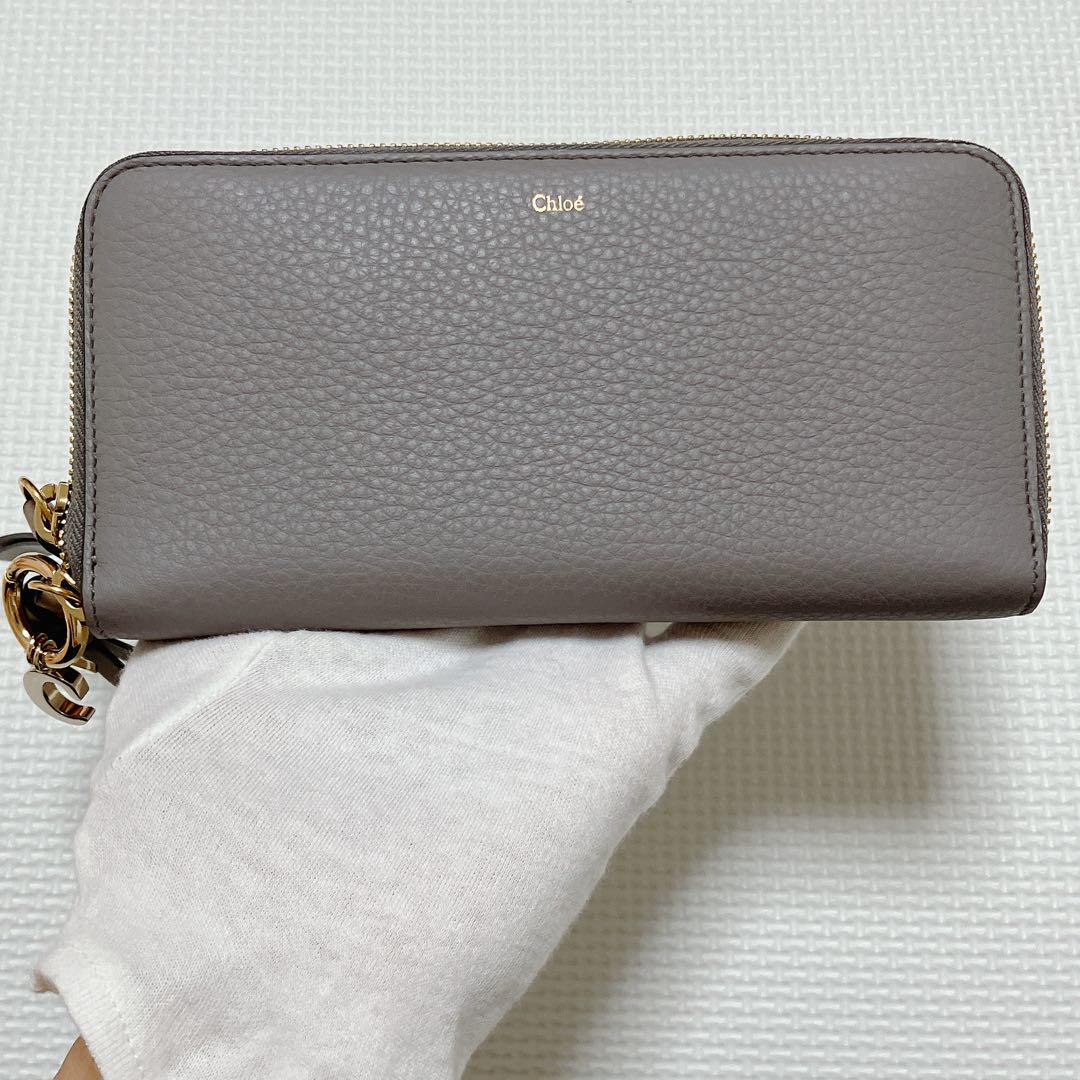 未使用　Chloe クロエ　レザーラウンドジップ長財布『C』チャーム　グレー