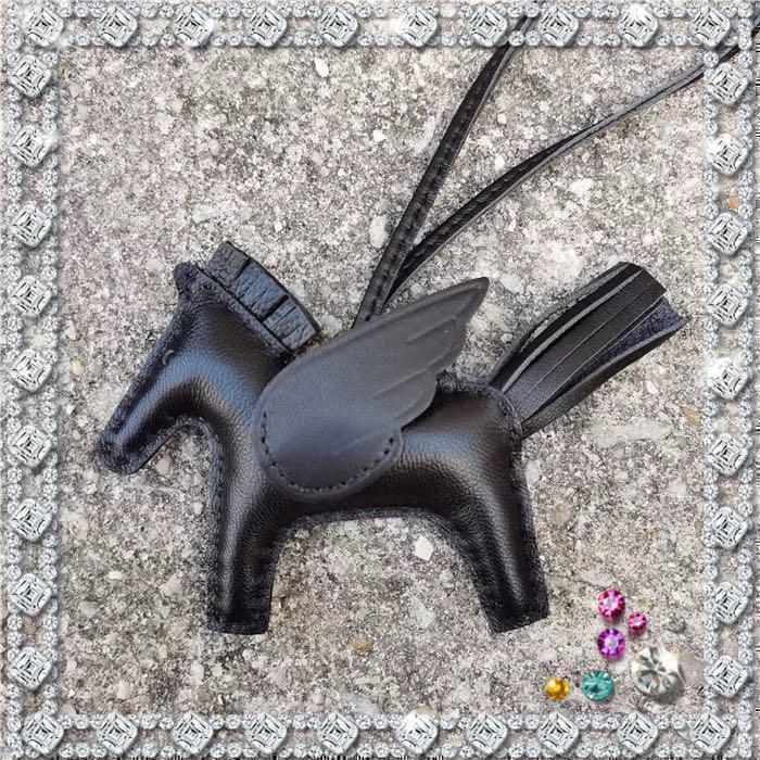899円 【SALE/89%OFF】 バッグチャーム ペガサス 馬 羽つき レザー ブラック ポニー 本革 ロデオ