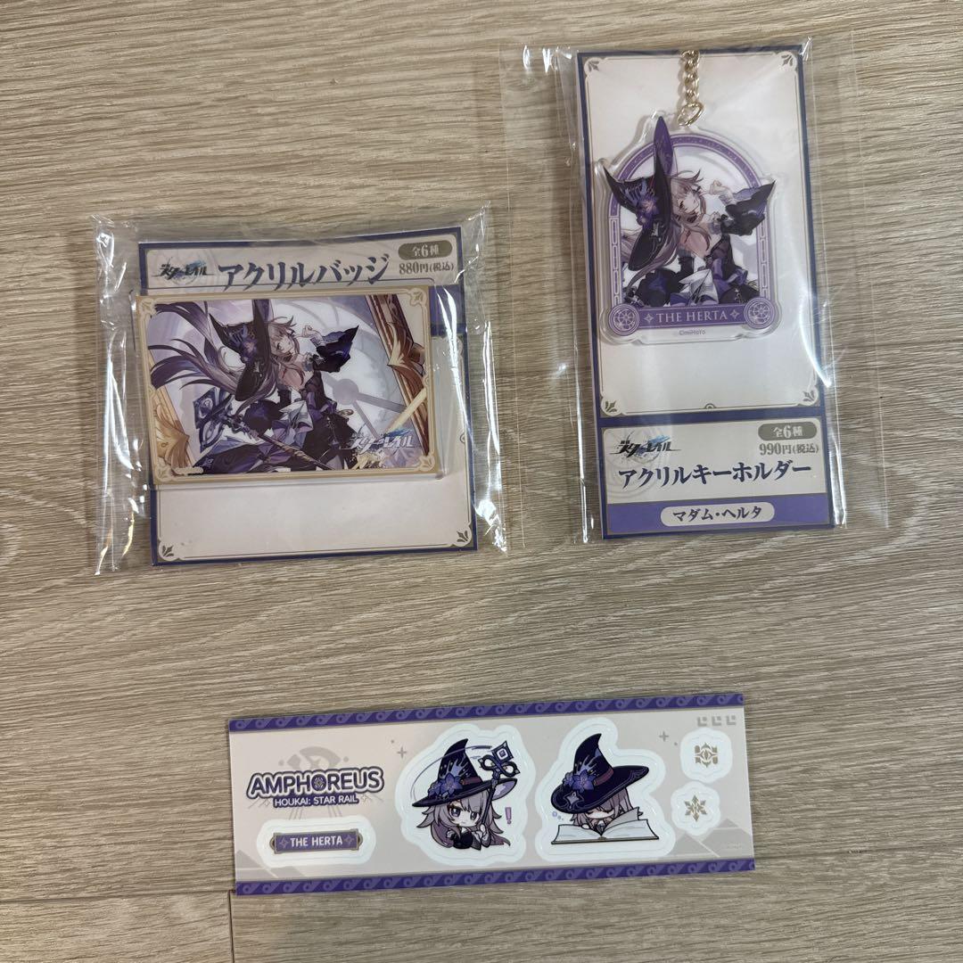 マダム・ヘルタ ローソン アクリルキーホルダー アクリルバッジ
