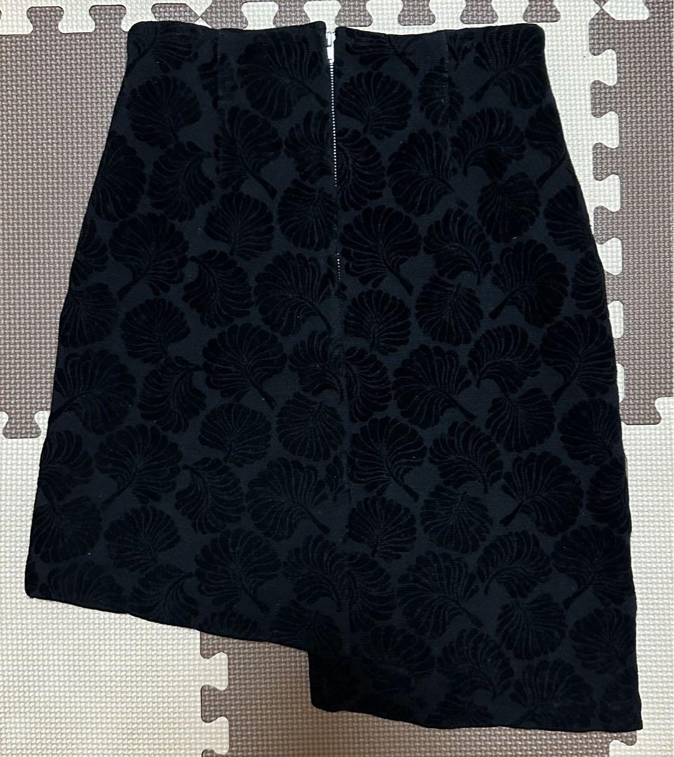 TOGA フロッキー柄ショートパンツ