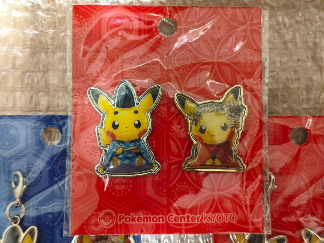 舞妓はんピカチュウ＆お公家さまピカチュウ おすわり メタルチャーム ピンズセット
