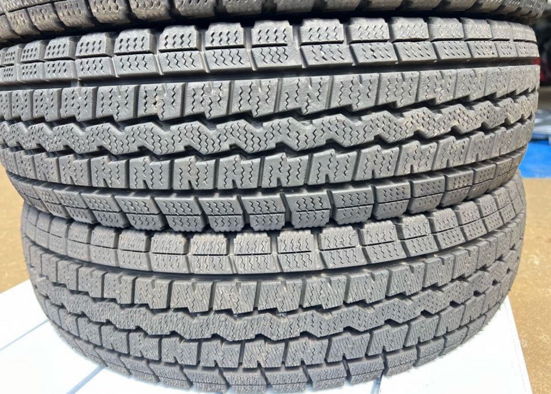 LT スタッドレス4本セットやや傷や汚れあり