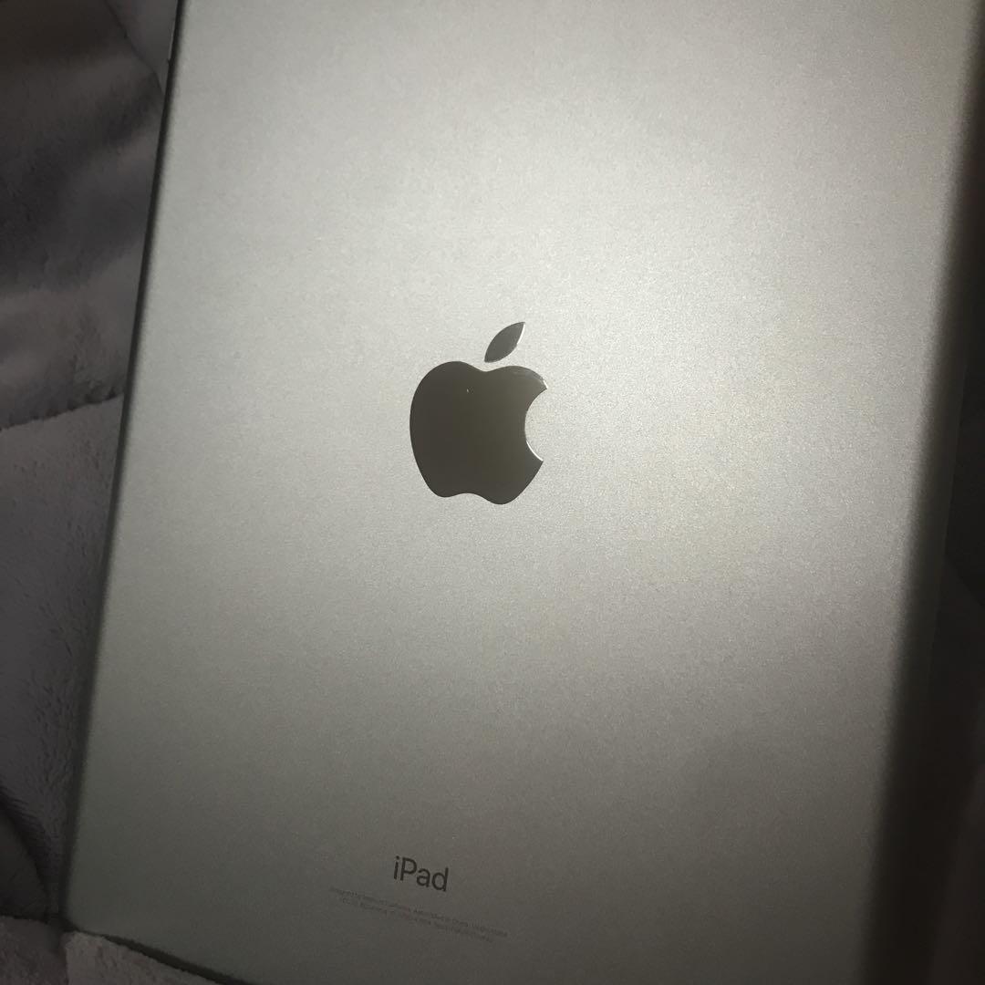 iPad第6世代Wi-Fi + Cellular 32GB シルバー