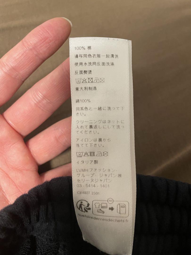 ブラック