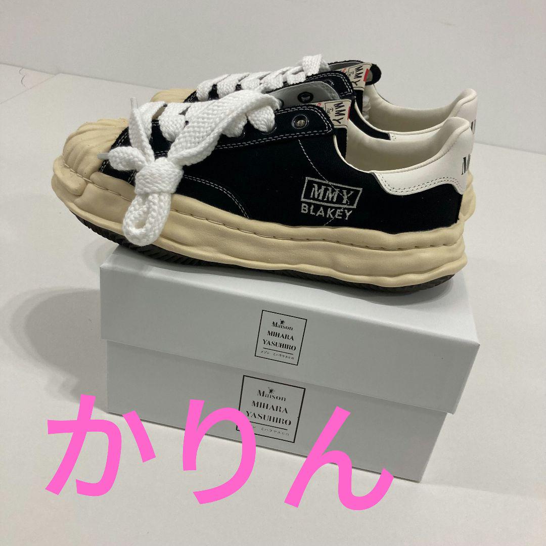 メゾン ミハラ ヤスヒロ\"BLAKEY\" 刺繍 スニーカー Maison MIHARA YASUHIRO ONLINE STORE（ミハラヤスヒロ