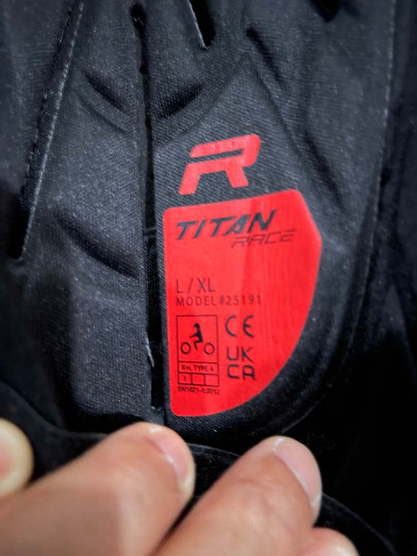 格安即決 FOX ニーガード sushitai.com.mx