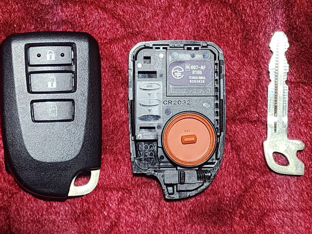 鍵*房様 トヨタ スマートキー 3ボタン 007-AF0105