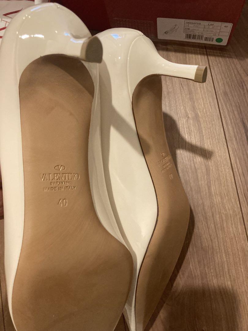 VALENTINO バレンティノ スタッズ付きハイヒール ホワイト 限定出品お値下げVALENTINO ホワイト スタッズ ハイヒール 40