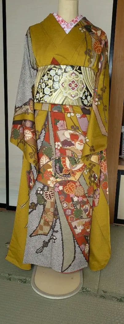 マスタード色 花柄振袖 一度着用の 11月末にて目立った傷や汚れなし