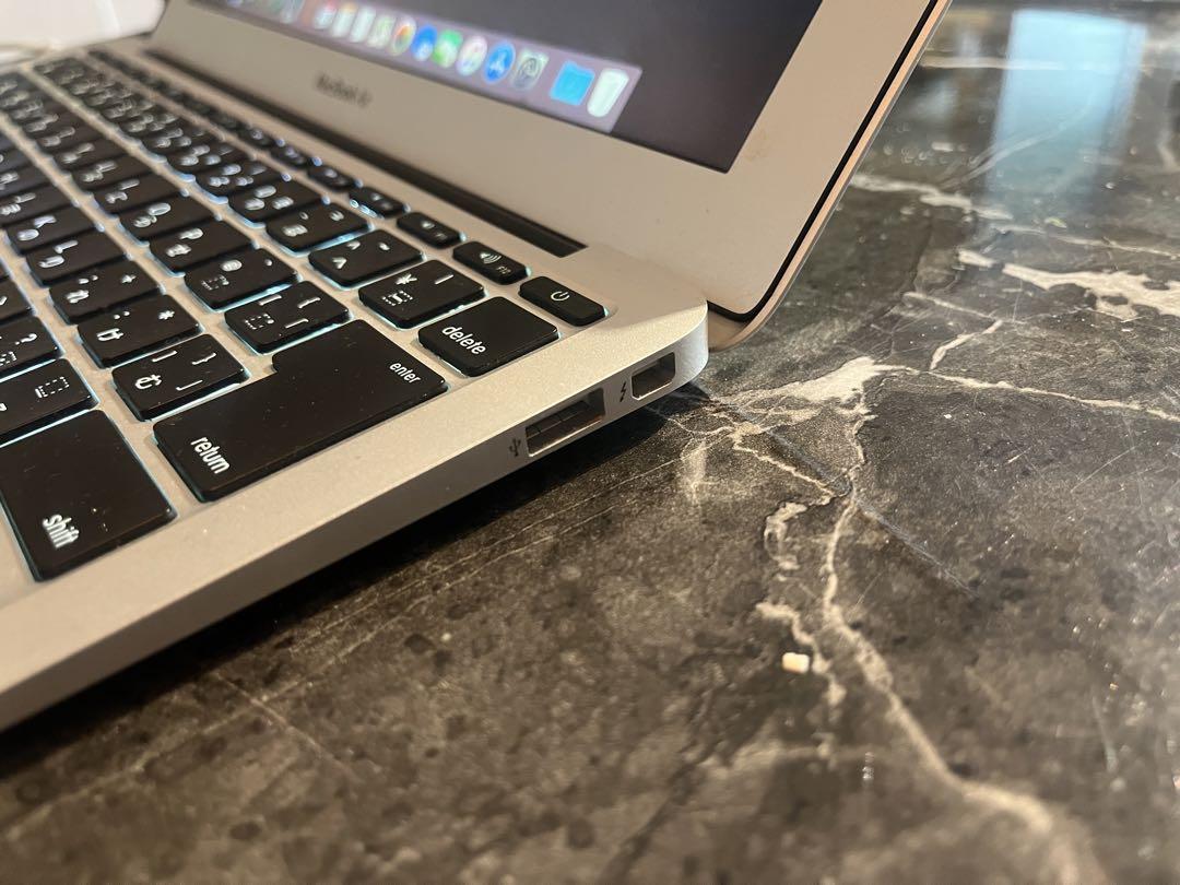 【美品】MacBookAir2013充電器付バッテリー良好