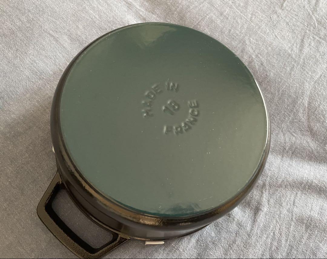 美品　staub ストウブ　18cm 黒　ココットラウンド