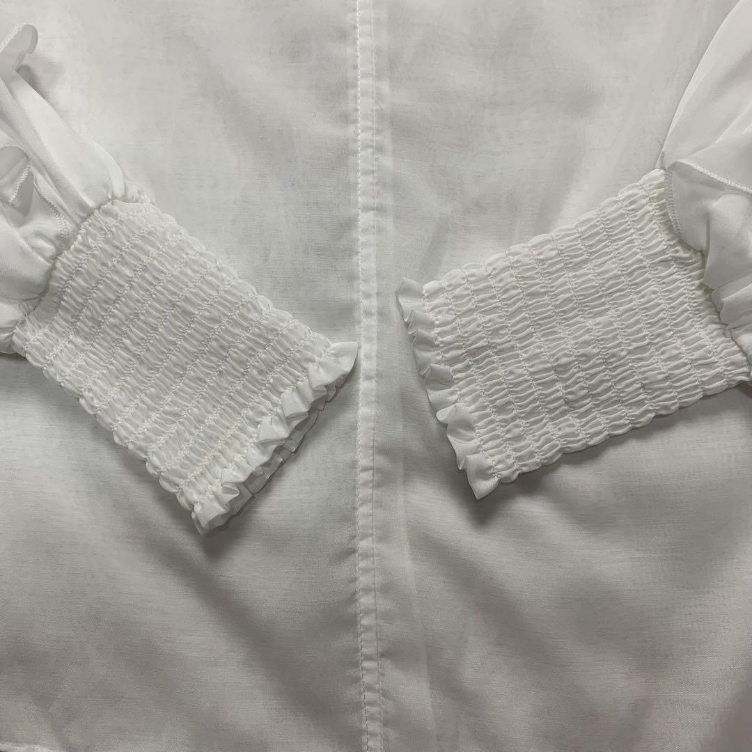 新品 極美品 ティアラ 24年式 袖フリルブラウス リブ ギャザー 白色 洗える