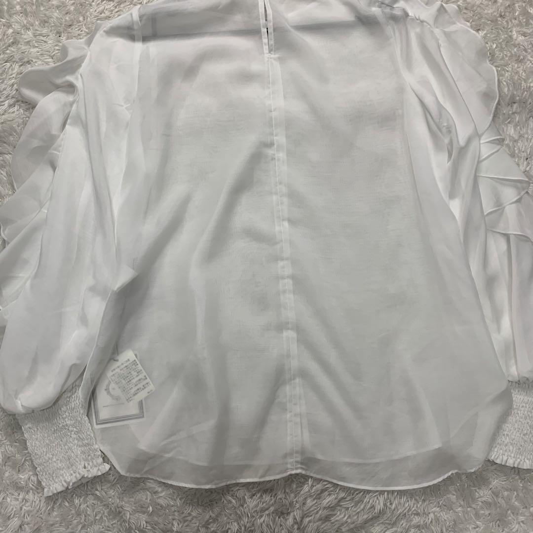 新品 極美品 ティアラ 24年式 袖フリルブラウス リブ ギャザー 白色 洗える