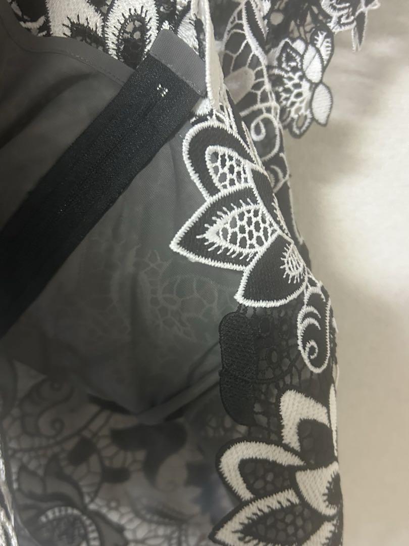 chriscelin 花柄レース 半袖トップス chriscelin 花柄レース 半袖トップス - メルカリ