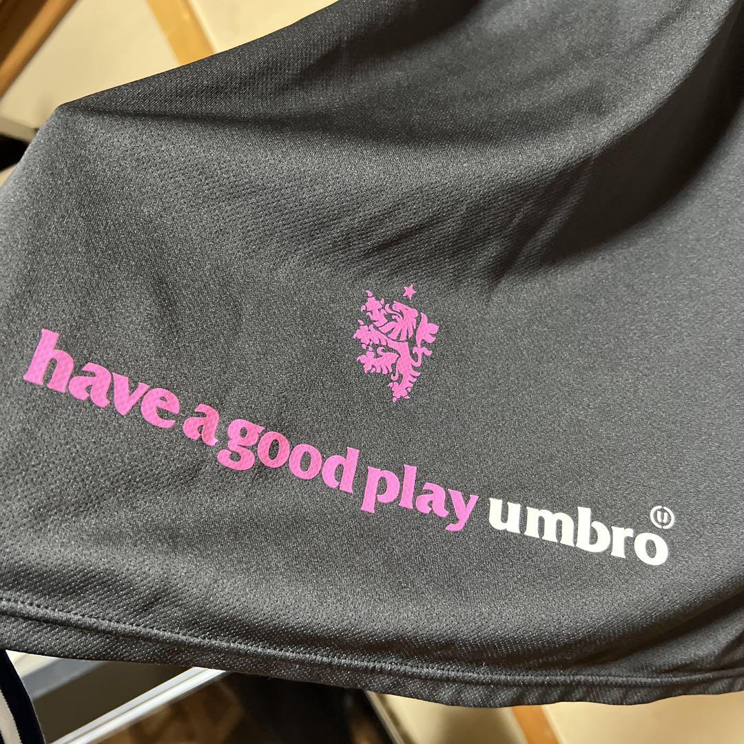 アンブロ umbro サッカーシャツ　人気の黒　デサント製　Ｏサイズ