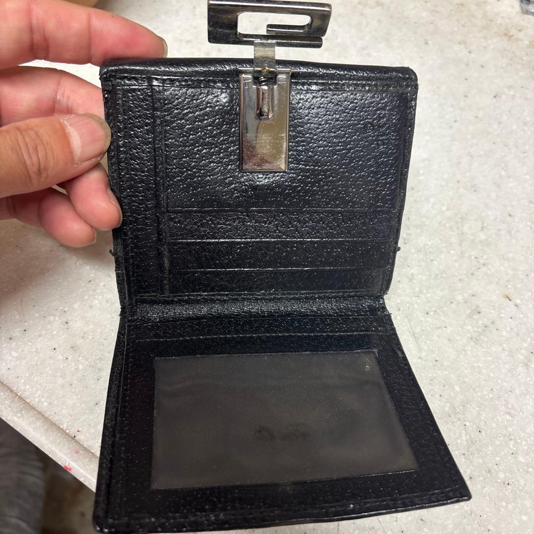 二つ折り財布 黒GUCCI