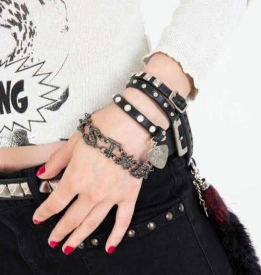 HYSTERIC GLAMOUR PICKレザーブレスレット ギターガール