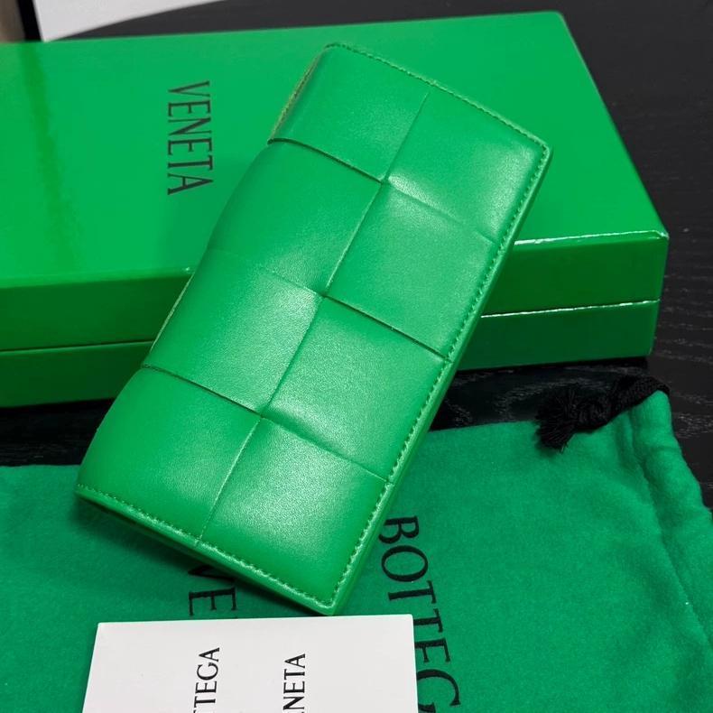 Bottega Veneta グリーン 二つ折り財布 - メルカリ