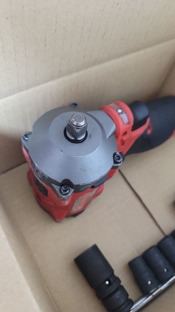 8Milwaukee Milwaukee