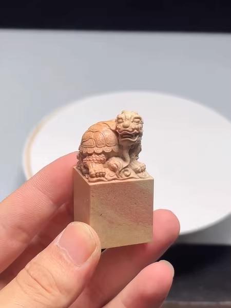 獅子と亀の木製彫刻 獅子と亀の木製彫刻 - メルカリ