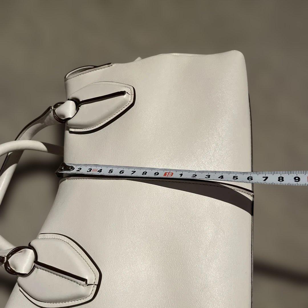 ま*こ様 【最終お値下げ】TOD'S ホワイト ハンドバッグ 保存袋付き