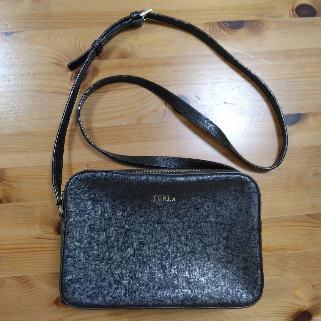 FURLA　ショルダーバッグ　ブラック