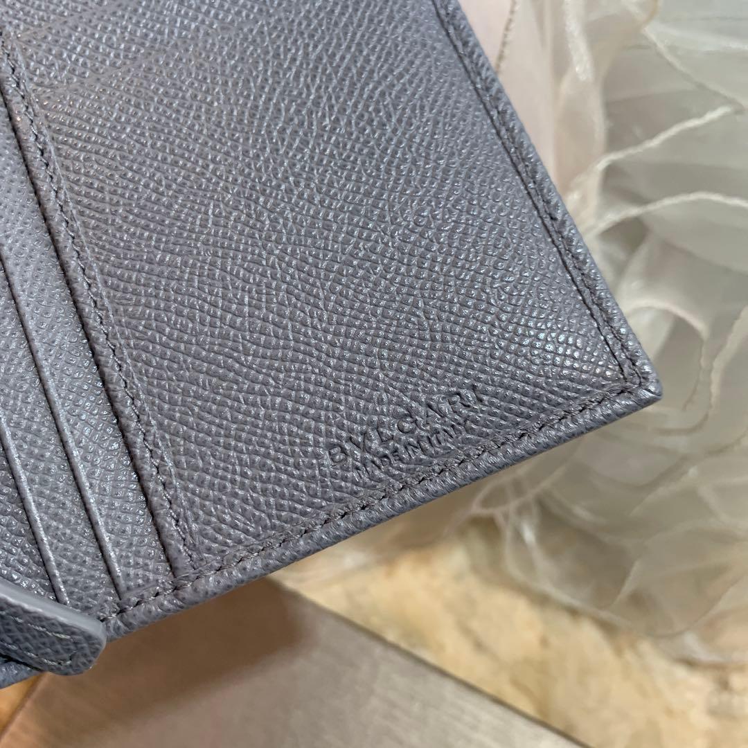 二つ折り長財布