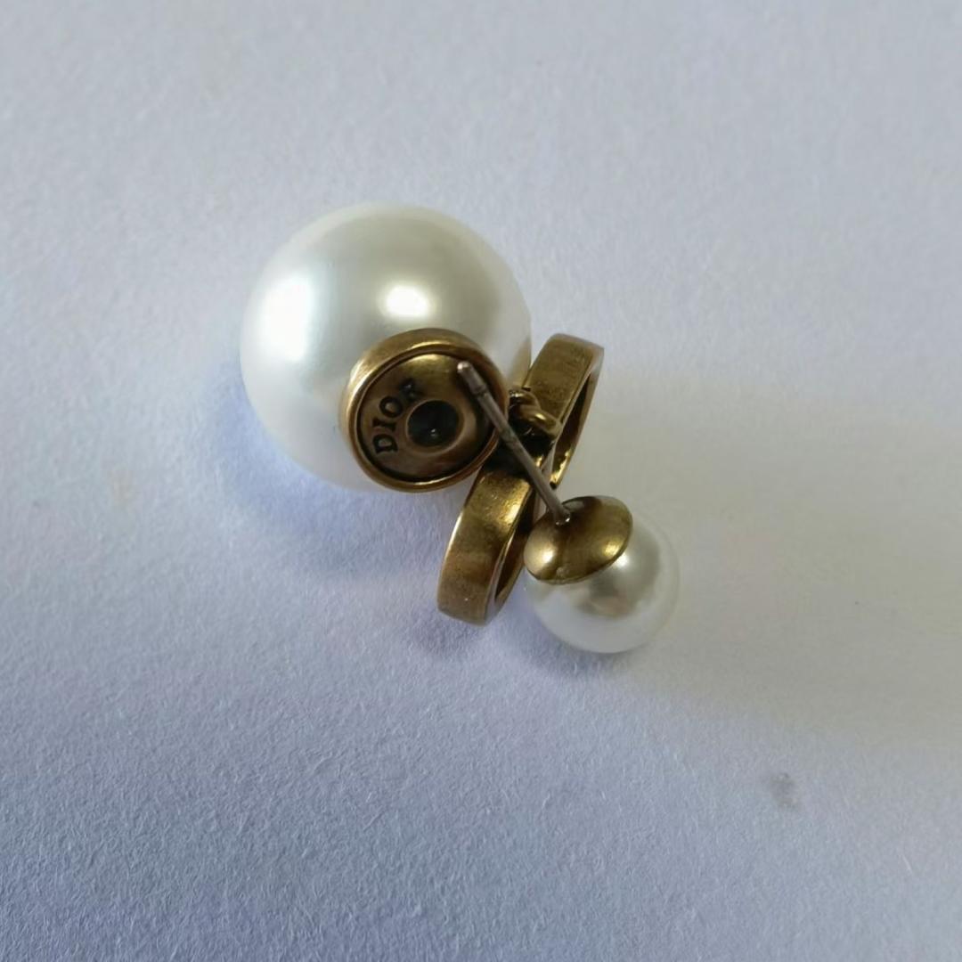 Dior パールスタッドピアス Dior ホワイトパールスタッドピアス - メルカリ