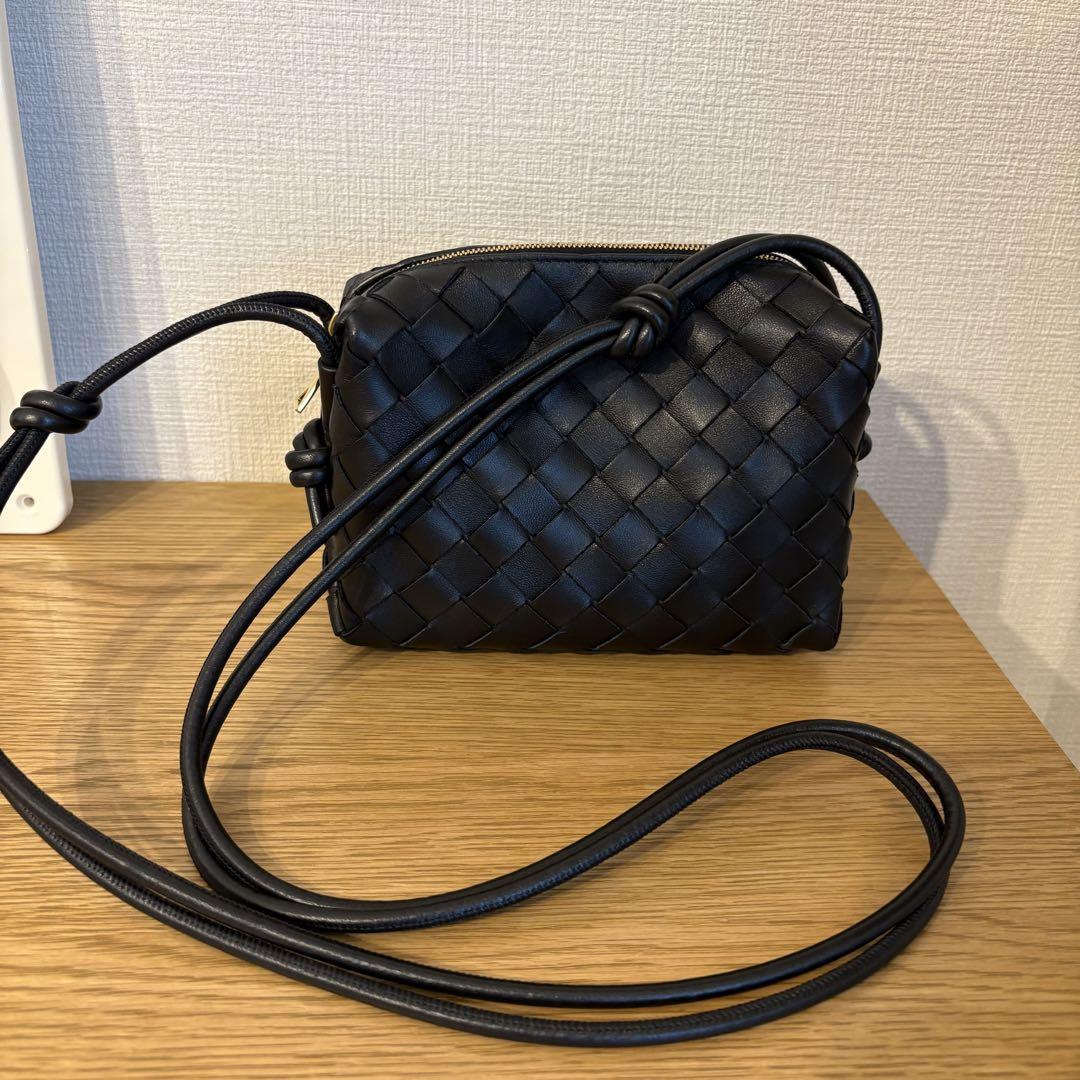 ボッテガヴェネタ ミニ ループ カメラバッグ オイスター ボッテガヴェネタ ミニループカメラバッグ - メルカリ