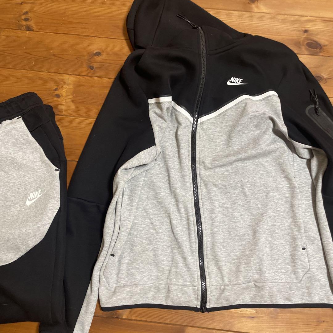 NIKEテックフリースセットアップ トップス NIKEテックフリースセットアップ トップス