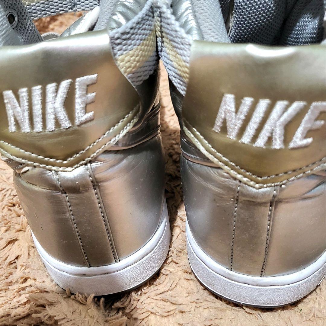 NIKE　バンダルシユプリーム　銀