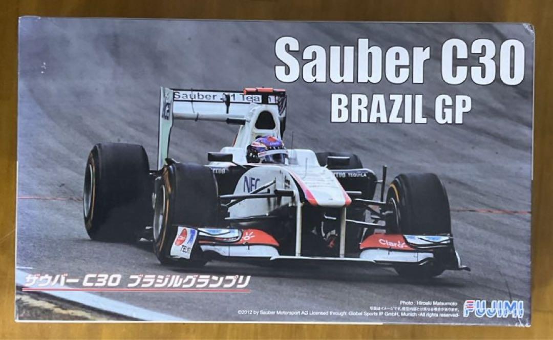 フジミ ザウバーC30 ブラジルGP 小林可夢偉ヘルメット付き GP-SP21 自動車