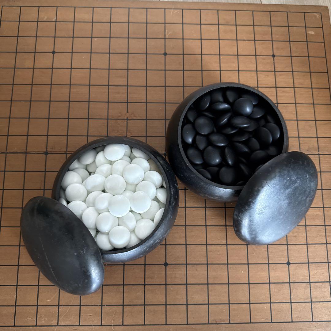 木製折りたたみ囲碁盤・白黒の碁石 セット昭和レトロ - メルカリ