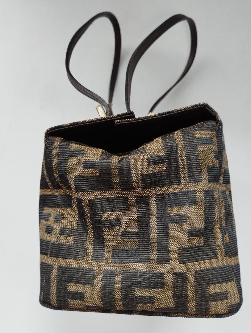 FENDI - 美品 フェンディ ズッカ柄 キャンバス ショルダーバッグ