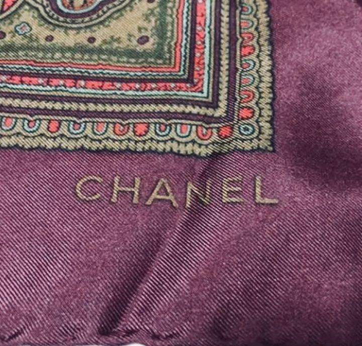 レアCHANEL シャネル スカーフ 大判 シルク ペイズリー柄 ワインレッド - メルカリ レアCHANEL シャネル スカーフ 大判 シルク ペイズリー柄 ワインレッド - メルカリ