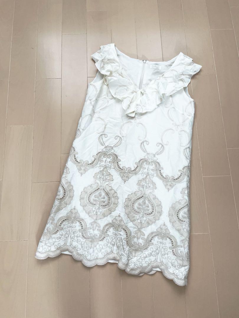 美品 グレースクラス 刺繍 フリル ノースリーブ ワンピース 白 ホワイト 36