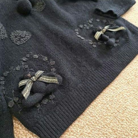 ピンクハウス 生成 くまちゃんモチーフ使い フード付きニットパーカー 刺繍 立体 ピンクハウス 生成 くまちゃんモチーフ使い フード付きニットパーカー 刺繍 立体