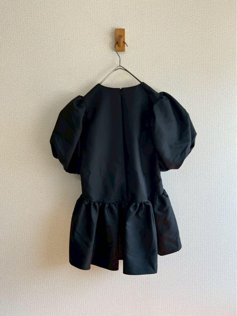 新入荷 TSURU By MARIKO OIKAWA パフスリーブぺプラムトップスk62 トップス
