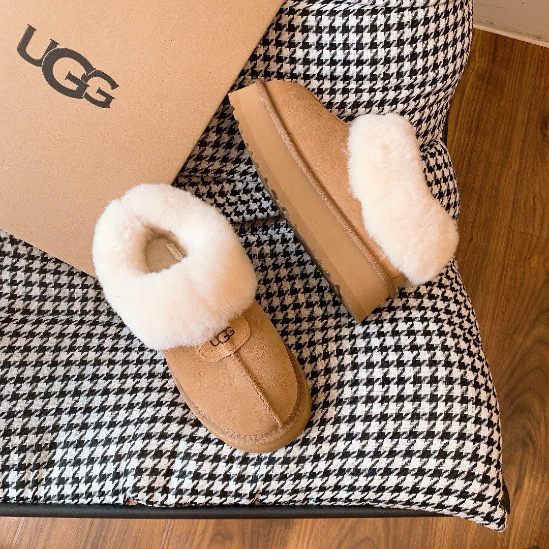UGGウールの厚底ブーツ