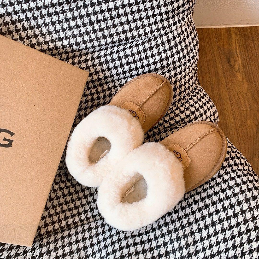 UGGウールの厚底ブーツ