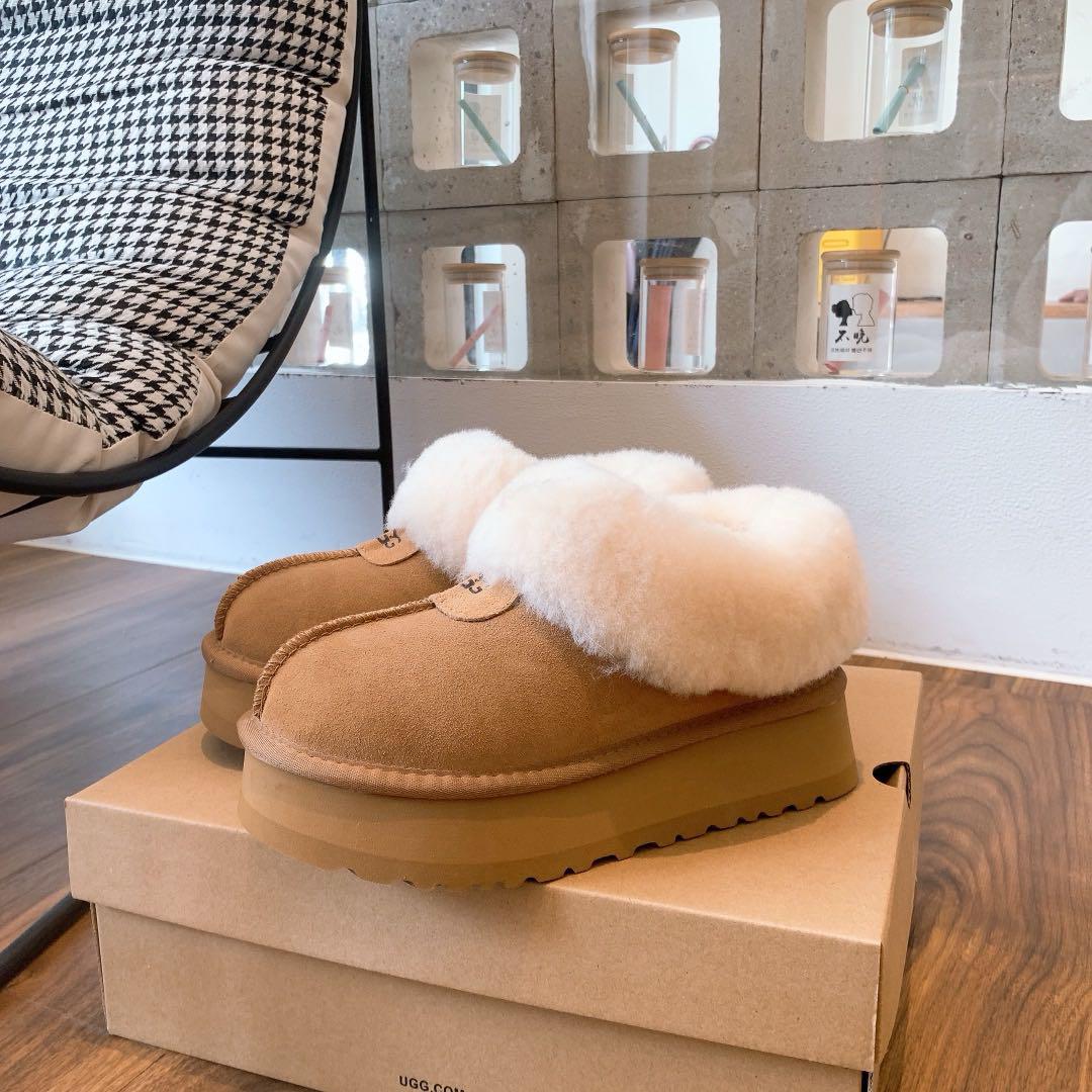 UGGウールの厚底ブーツ