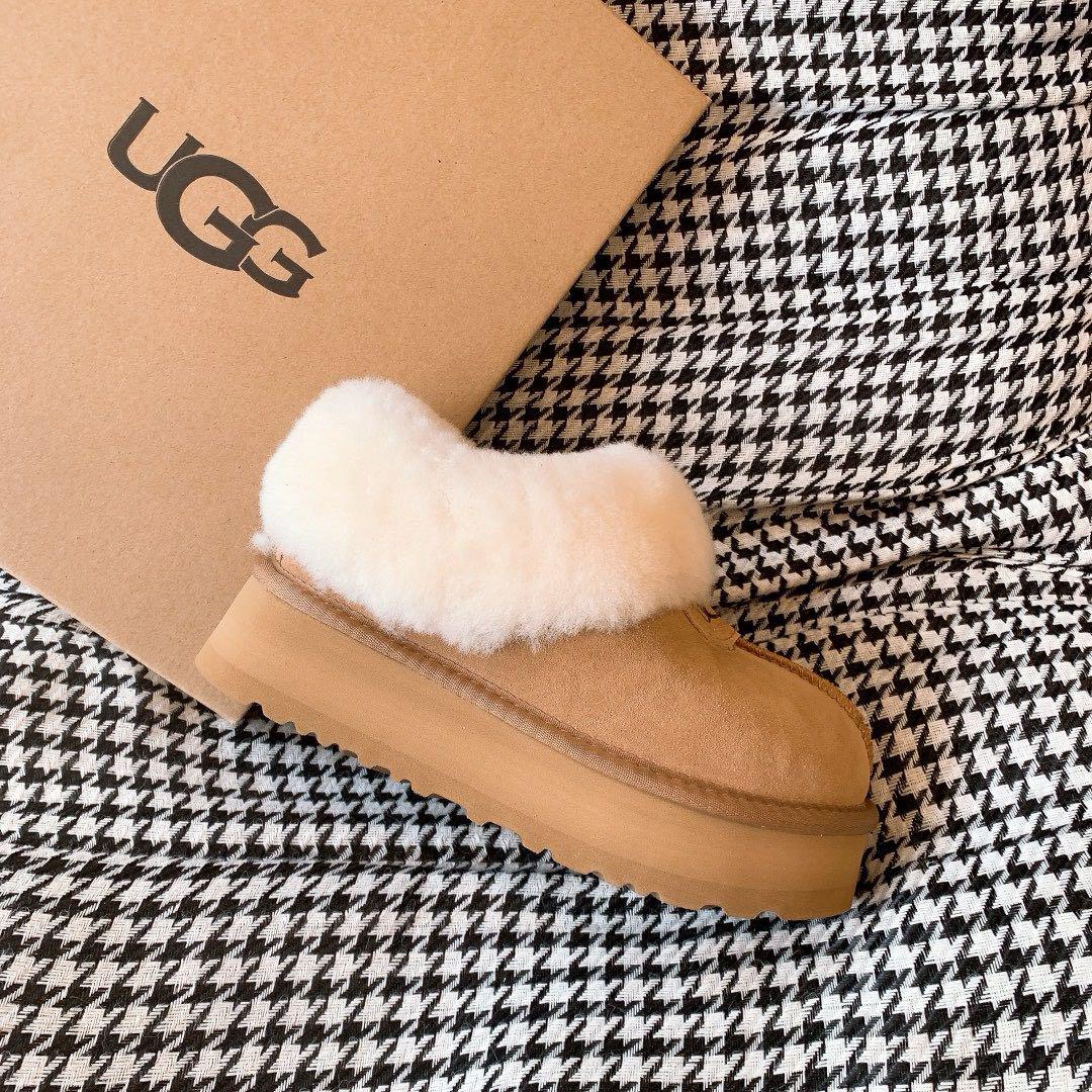 UGGウールの厚底ブーツ