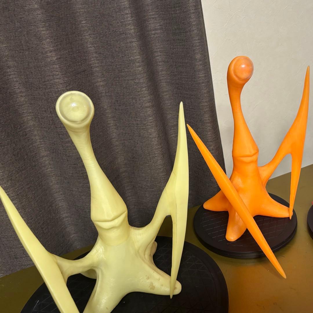 寄生獣 ミギー 等身大 蓄光 ソフビ フィギュア 3体セット 約35cm DUNK 寄生獣 ミギー 等身大 1/1 約35cm 蓄光 ソフビ フィギュア