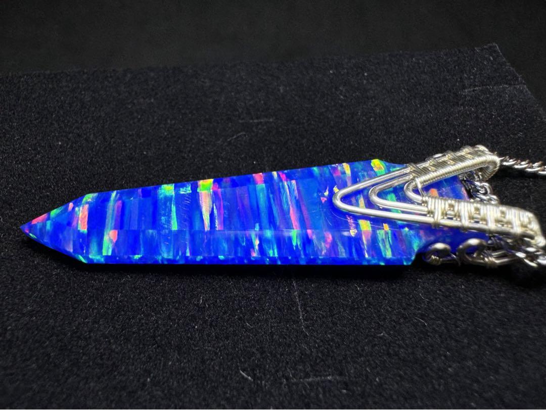 ソードペンダント　ブルー　人工オパール