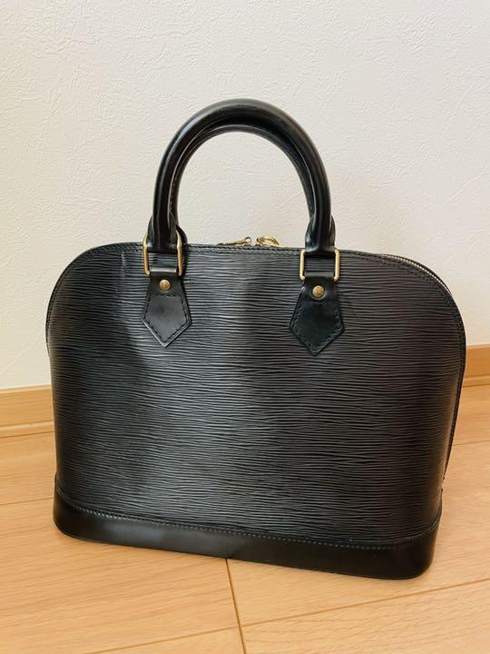 お買い得アイテム 【カデナ付き】 ルイヴィトン アルマ エピ ハンド バッグ ノワール ブラック ハンドバッグ お買い得アイテム 【カデナ付き】 ルイヴィトン アルマ エピ ハンド バッグ ノワール ブラック ハンドバッグ