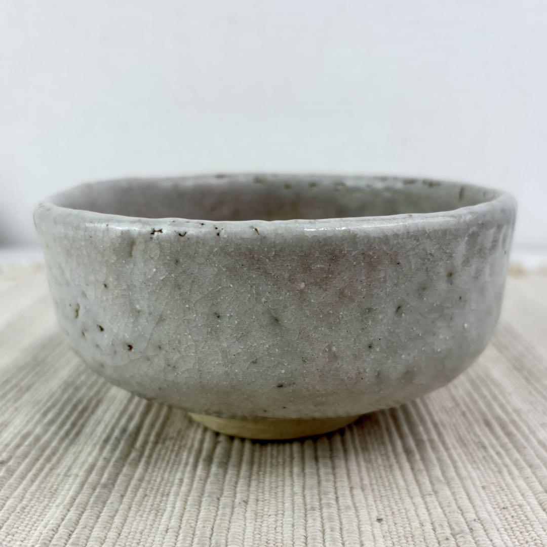 美品】美濃焼 志野焼 鼠志野 抹茶碗 茶碗 平茶碗 作家 サ 在印