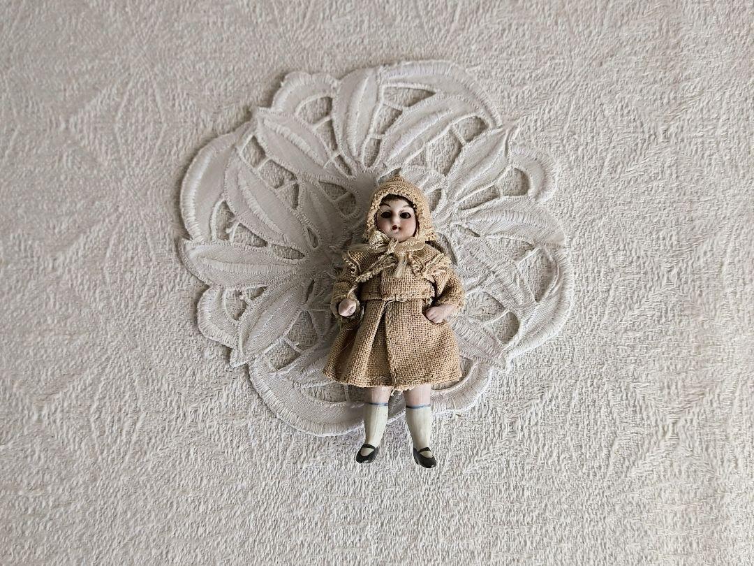 * antique doll ❀ 頭巾姿にもドキドキ... ミニョネットちゃん