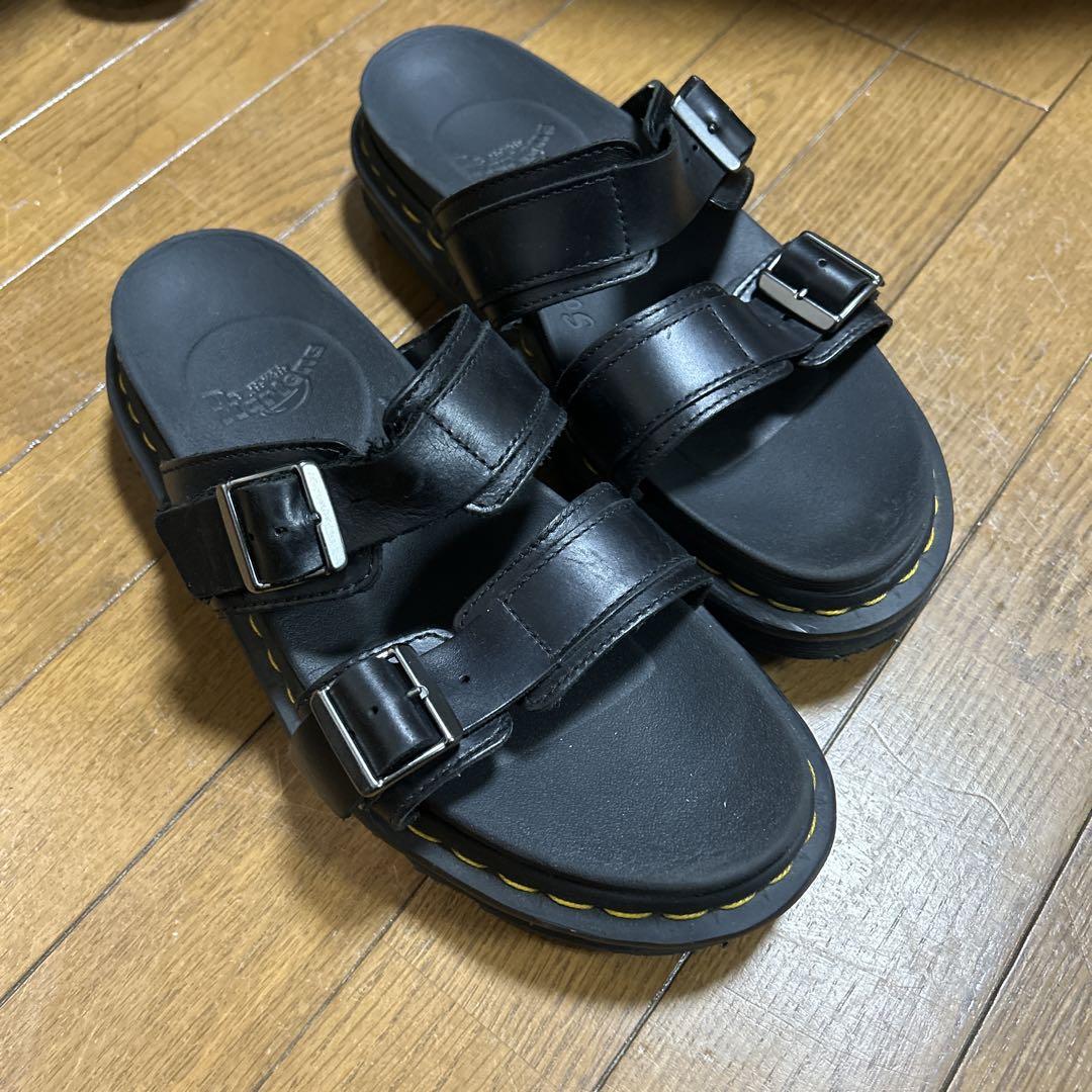 ドクターマーチン　Dr.Martens MYLES サンダル